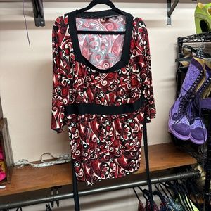 Avenue Red/Black/White Top, size 22/24
